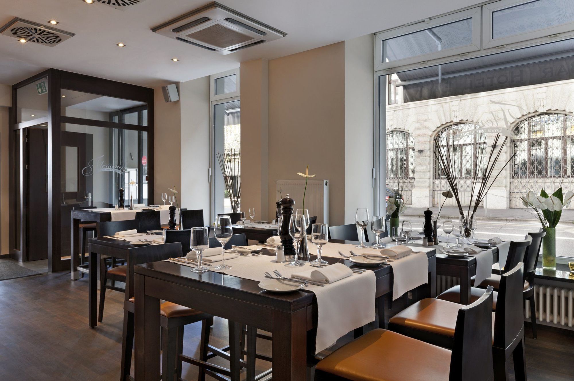 Stay2Night Bs Zürich Restaurant bilde