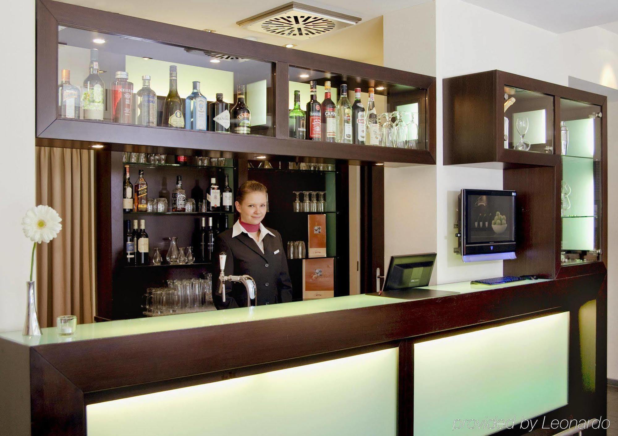 Stay2Night Bs Zürich Restaurant bilde